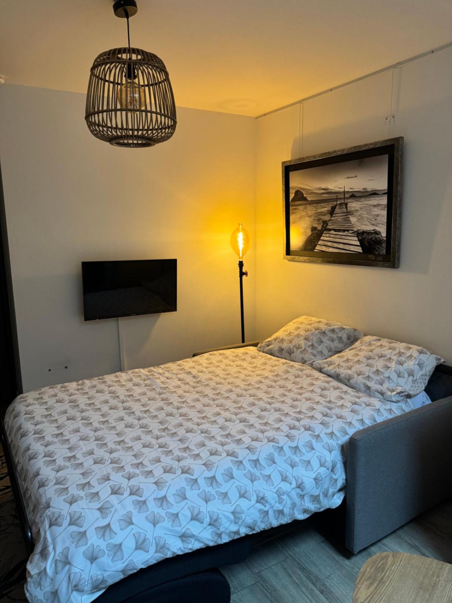 Appartement Cosy Face A La Basilique Saint Remi Reims Extérieur photo